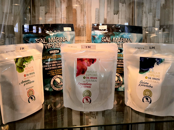 Celebrant in Salinas de San Vicente in English, French, Spanish